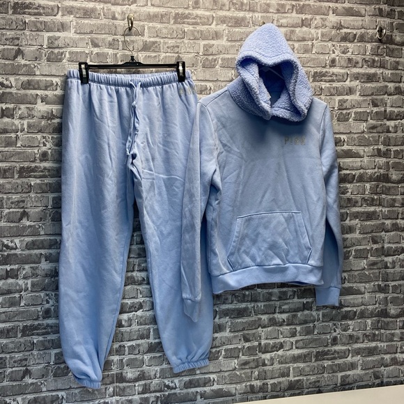 PINK sweatsuit. - Picture 1 of 10